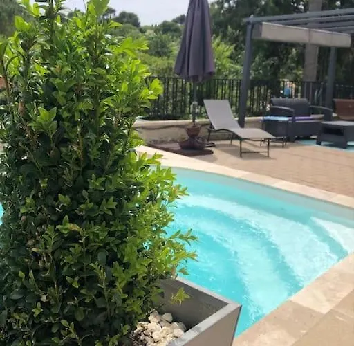 Maison Au Calme Proche ニーム