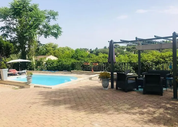 Maison Au Calme Proche ニーム