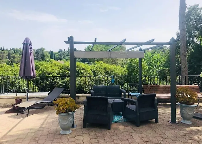 Maison Au Calme Proche 度假居 尼姆