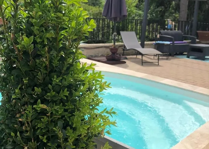 Maison Au Calme Proche 別荘