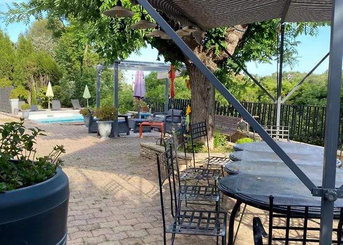 別荘 Maison Au Calme Proche ニーム